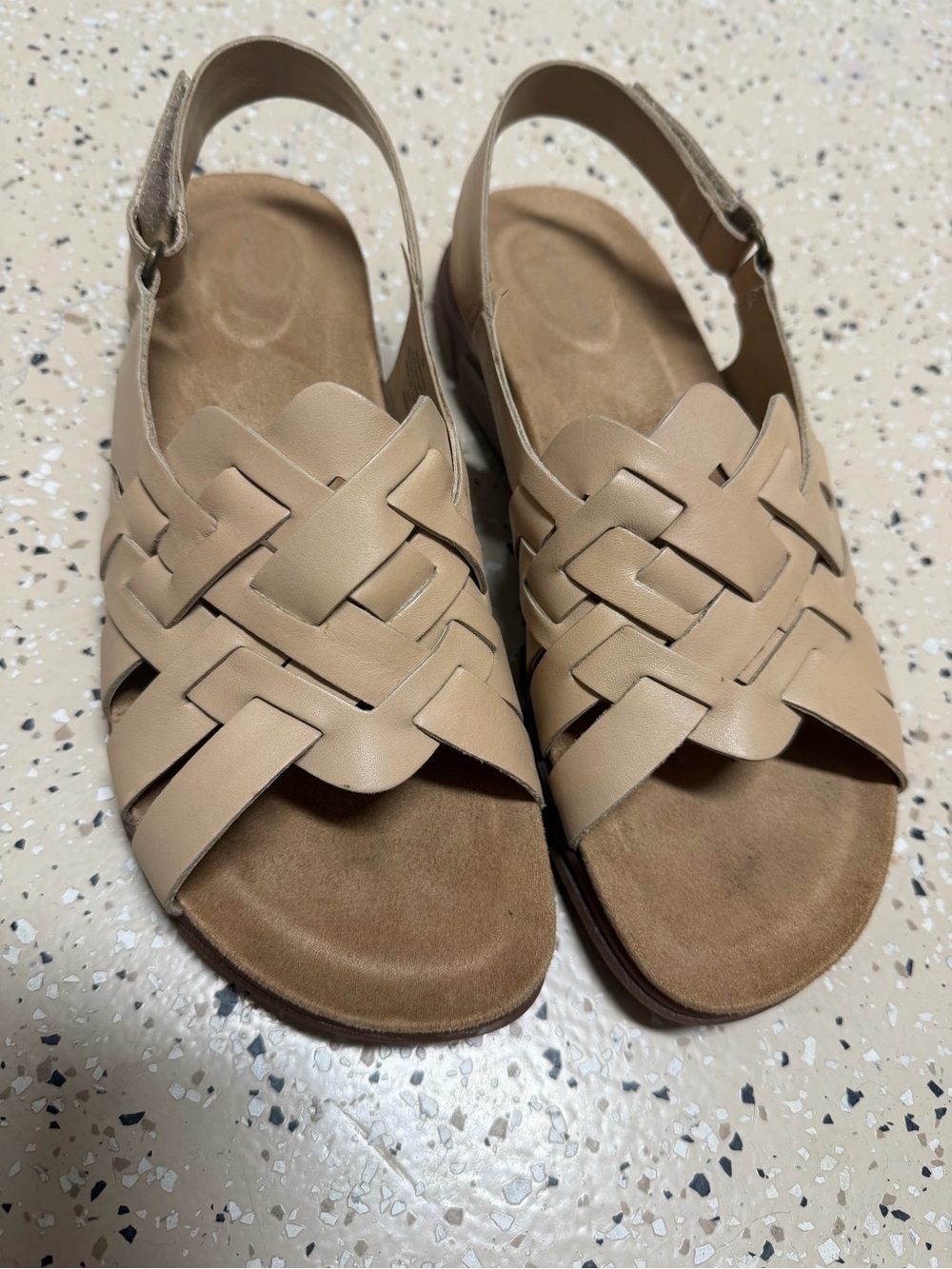 Easy Spirit size 7 Women's Leather Woven Adjustable Sandals